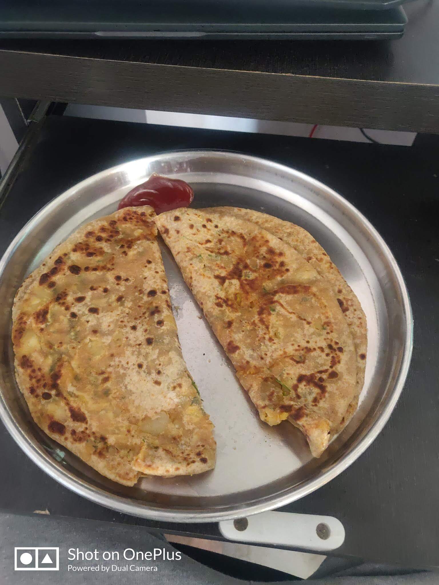 Closeup of fresh chapatis and vegetables